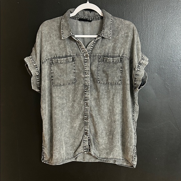 Jane and Delancey Tops - Jane and Delancey Gray Button-Up Shirt Size XL